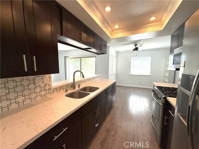 Lake Forest (el Toro), CA 92630,25297 Tanoak Lane #6