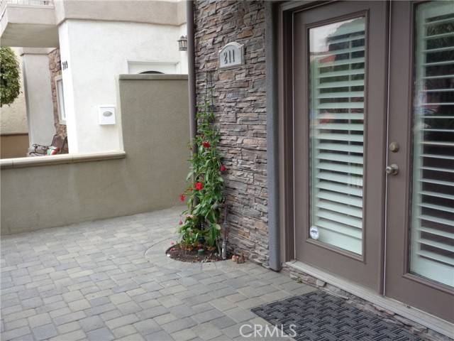 Huntington Beach, CA 92648,211 7th Street