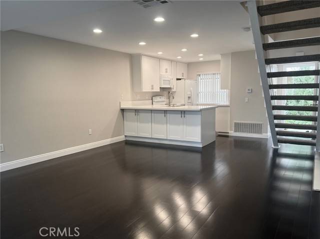 Irvine, CA 92620,200 Pineview