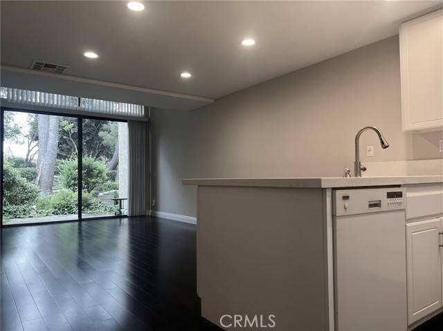 Irvine, CA 92620,200 Pineview