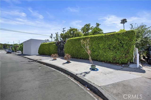 Los Angeles, CA 90016,2949 S Harcourt Avenue
