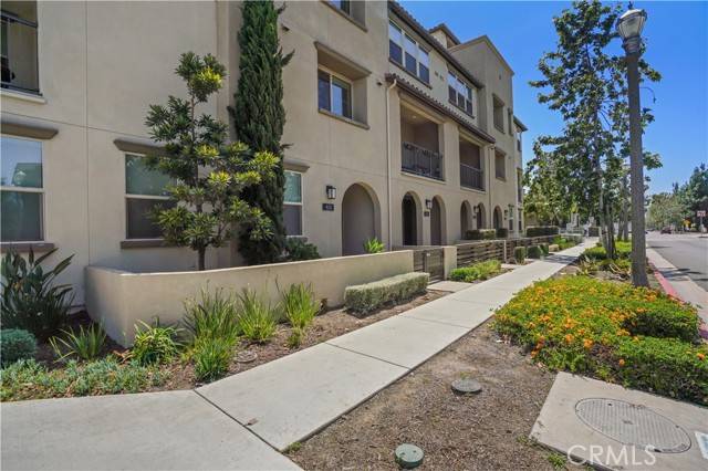 Anaheim, CA 92805,820 E Santa Ana Street