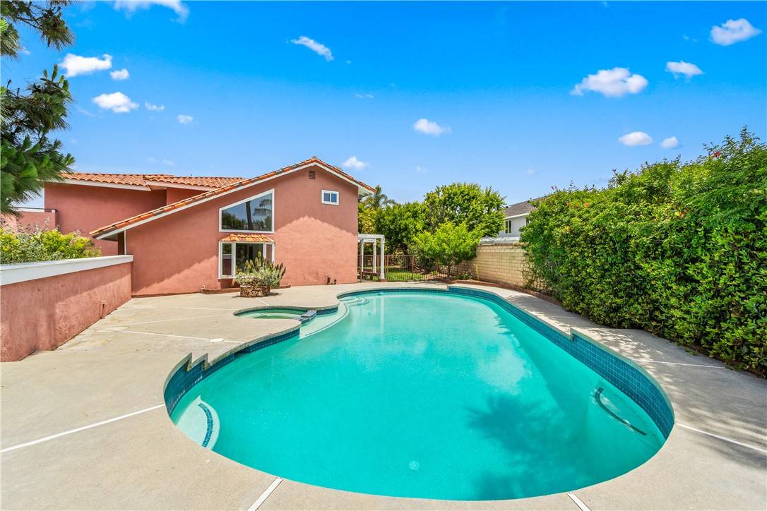Huntington Beach, CA 92648,19332 Evening Hill Drive