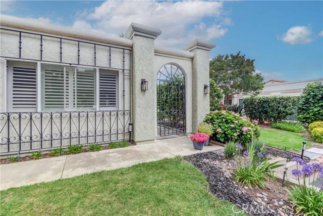 Laguna Woods, CA 92637,3521 Bahia Blanca #C
