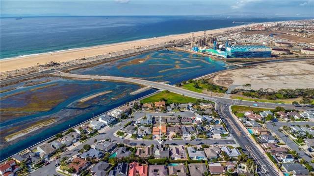 Huntington Beach, CA 92646,22052 Susan Lane