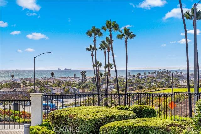 Newport Beach, CA 92663,200 Paris Lane #214