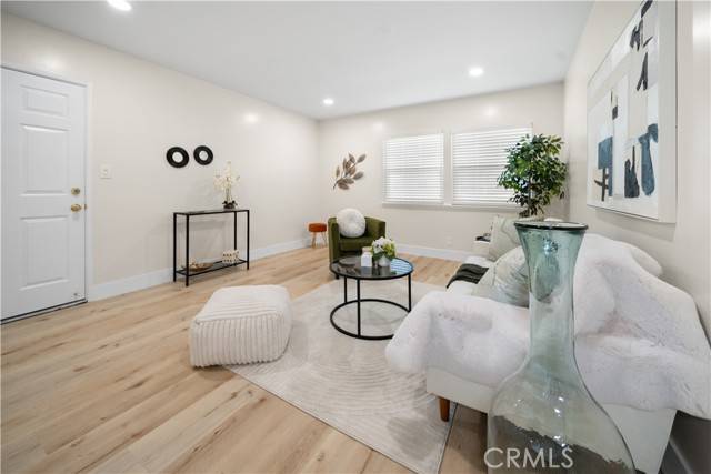 Los Angeles, CA 90016,5882 Bowcroft Street #2