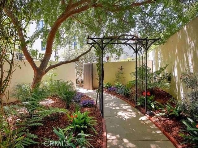 Santa Barbara, CA 93101,220 Santa Barbara Street #B