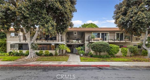 Laguna Woods, CA 92637,2114 Via Puerta #B