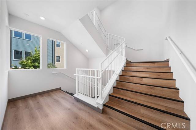Irvine, CA 92618,189 Sash