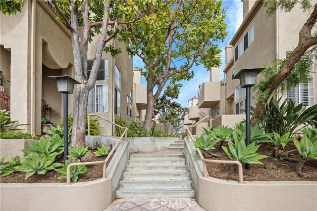 Huntington Beach, CA 92646,8308 Atlanta Avenue #101