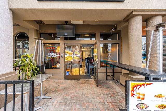 Huntington Beach, CA 92648,200 Main