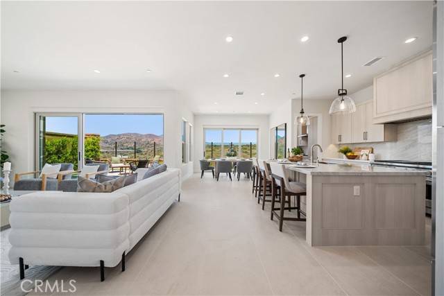 Irvine, CA 92618,122 Mossvine