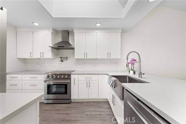 Newport Beach, CA 92660,408 Villa Point Drive