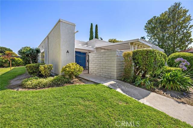 Laguna Woods, CA 92637,2133 Via Puerta #A