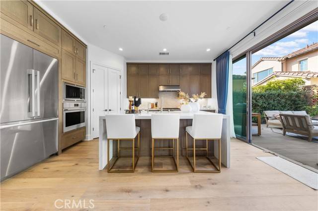 Irvine, CA 92602,137 Statura