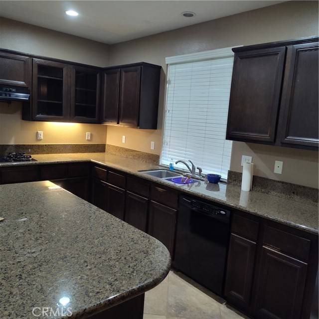 Corona, CA 92883,11318 Chinaberry Street