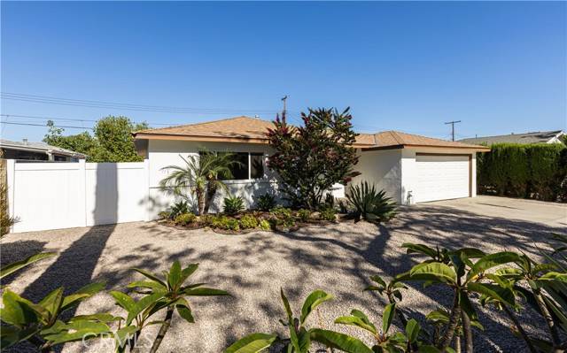Santa Ana, CA 92704,2225 S Manitoba Drive