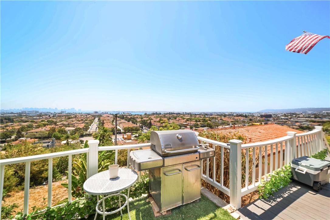 San Diego, CA 92106,3126 Russell Street