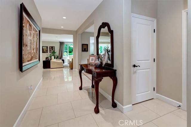 Irvine, CA 92620,27 Looking Glass