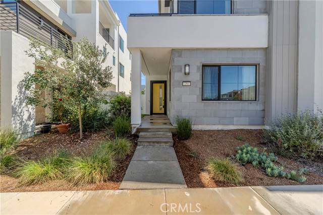 Irvine, CA 92618,251 Novel