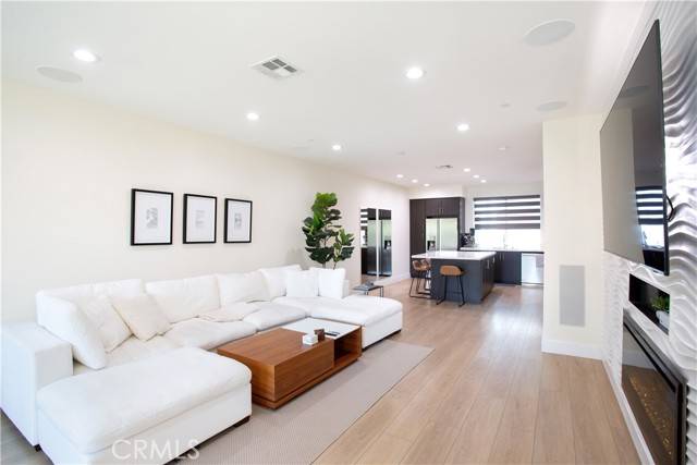 Irvine, CA 92612,53 Gramercy