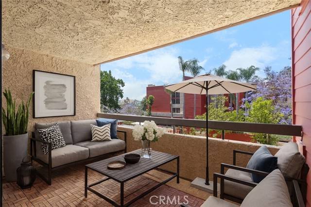 Los Angeles, CA 90042,3961 Via Marisol #218