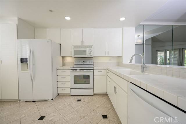 Irvine, CA 92612,2243 Martin #419