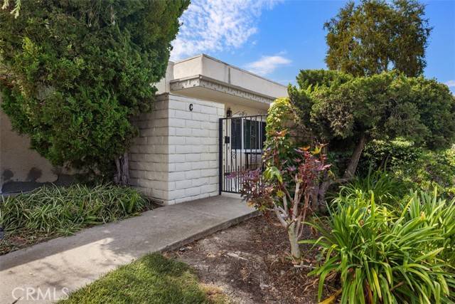 Laguna Woods, CA 92637,956 Calle Aragon #C