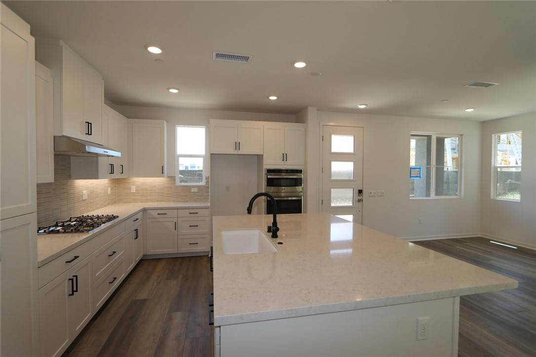 Valencia (santa Clarita), CA 91381,27336 Maverick Place
