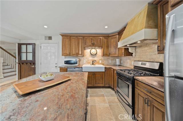 Newhall (santa Clarita), CA 91321,23900 Darbun Drive