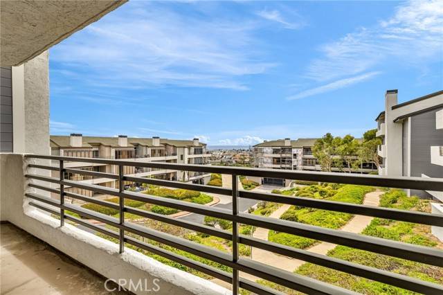 Newport Beach, CA 92663,220 Nice Lane #208