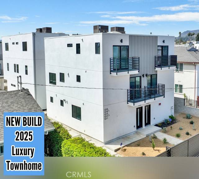 Los Angeles, CA 90029,1213 N. Kingsley Drive #1213 1/2