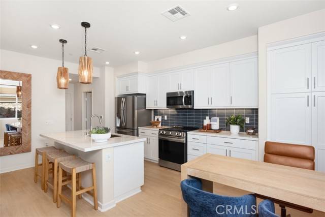 Westminster, CA 92683,7023 Solara Way