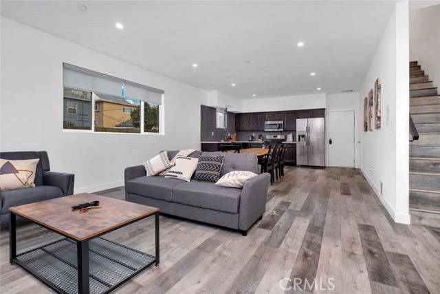 Los Angeles, CA 90027,1342 N Kenmore