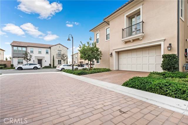 Irvine, CA 92618,100 Trumpet Flower