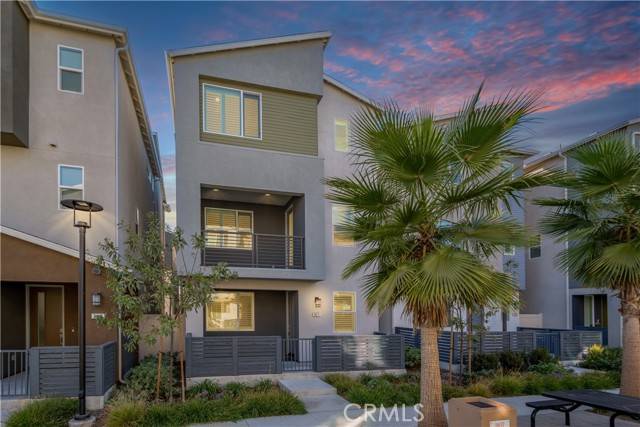 Santa Ana, CA 92701,921 E 3rd Street