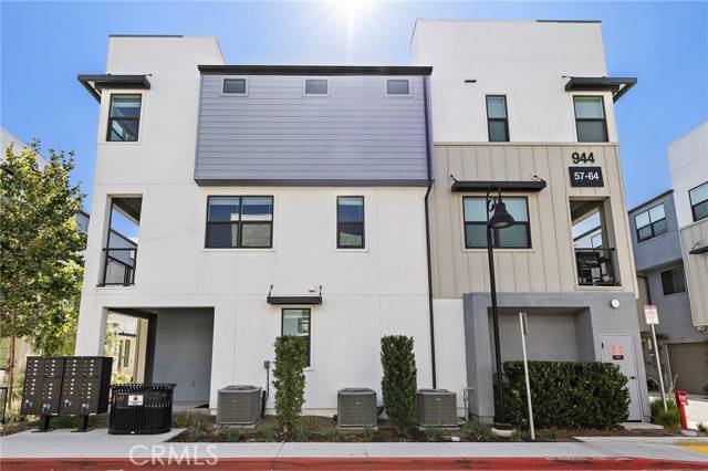 Ontario, CA 91764,944 N N Divino Privado