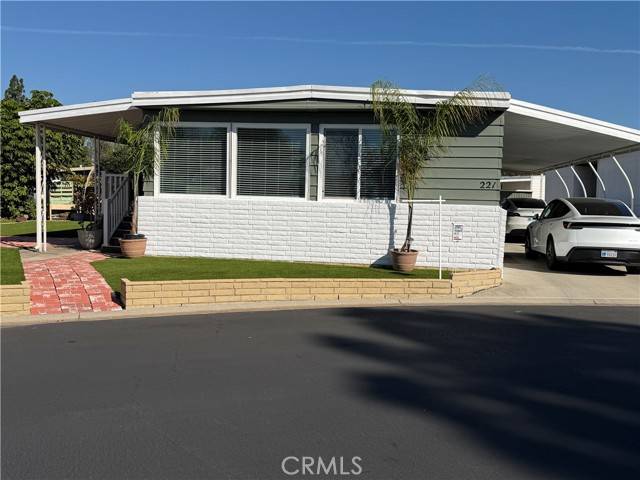 Lake Forest (el Toro), CA 92630,24001 Muirlands Boulevard #221