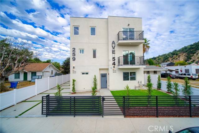 Los Angeles, CA 90042,259 Avenue 54