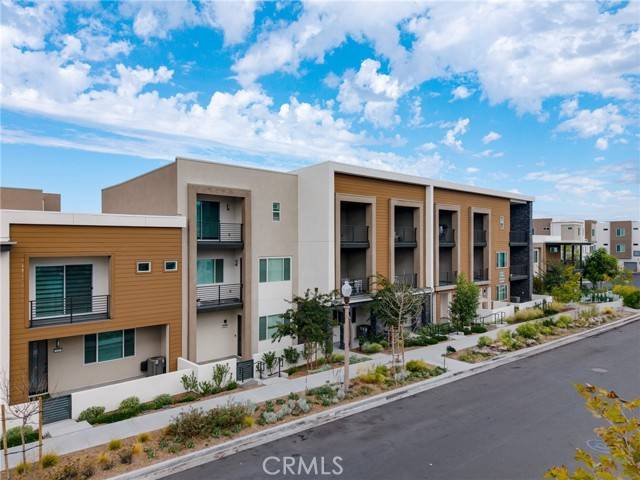 Irvine, CA 92618,211 Baluster