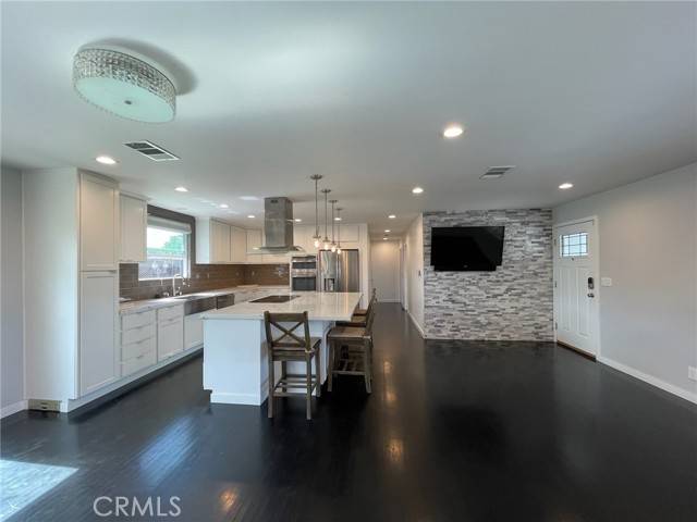 Huntington Beach, CA 92649,5352 Edinger