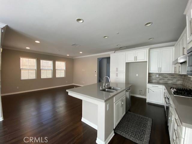 Irvine, CA 92618,102 Yellow Pine