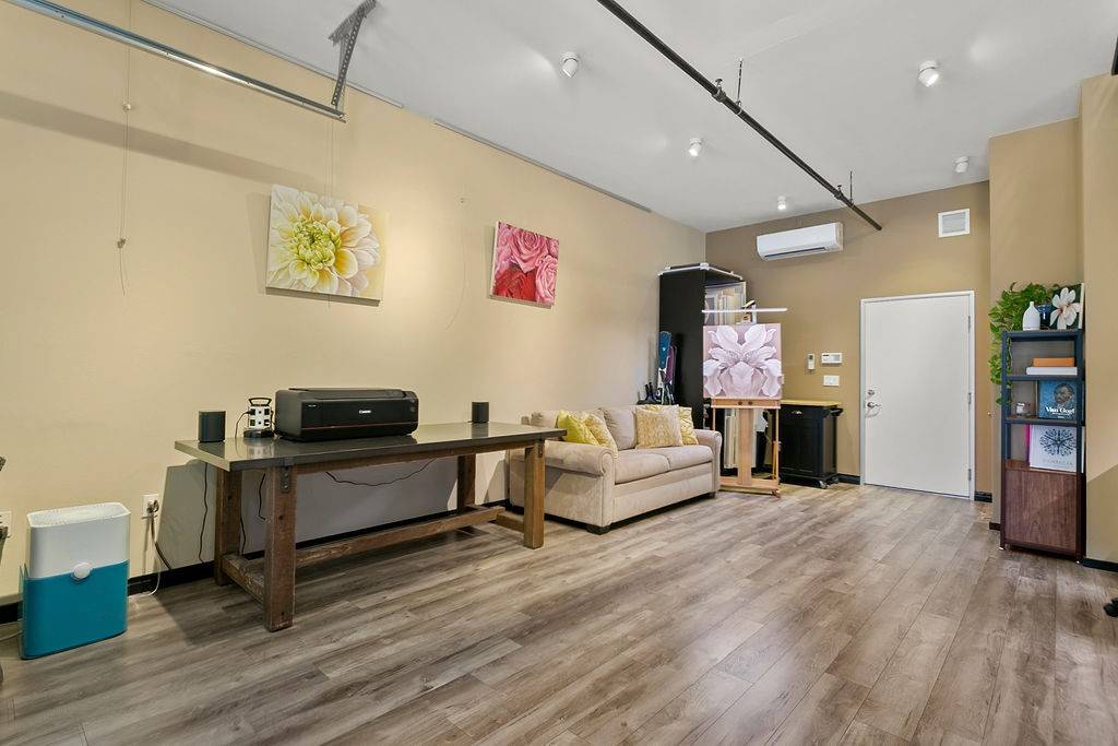 Santa Ana, CA 92701,949 E Santa Ana Street