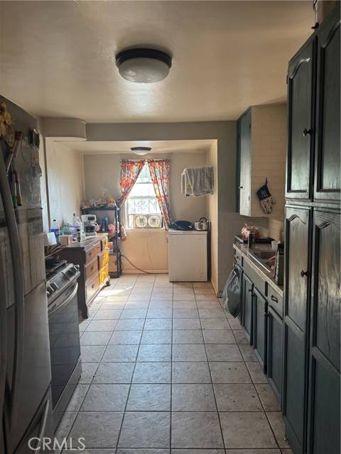 Los Angeles, CA 90023,633 S Downey