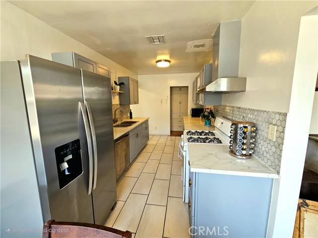 Buena Park, CA 90621,7712 Melrose