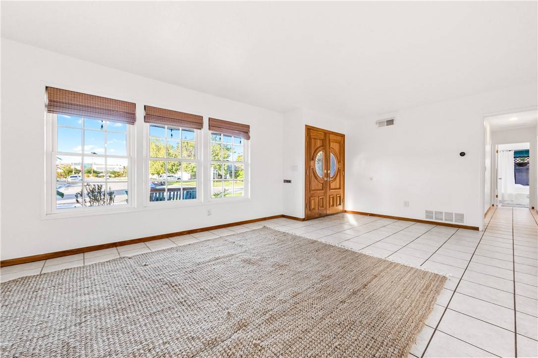 Huntington Beach, CA 92647,6682 Alexandria