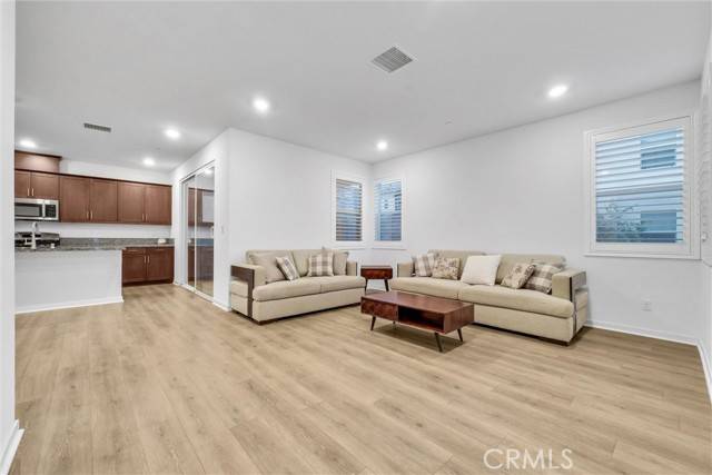 Corona, CA 92883,24283 Juni Court