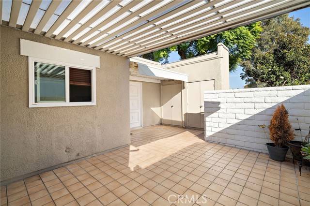 Laguna Woods, CA 92637,2048 Via Mariposa #D