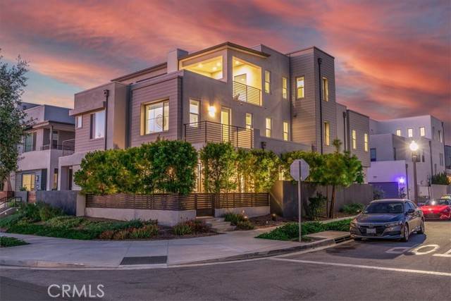 Irvine, CA 92618,209 Paramount